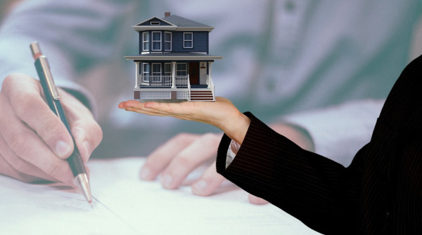 Cum vă poate ajuta un agent imobiliar când vindeți sau închiriați o proprietate.